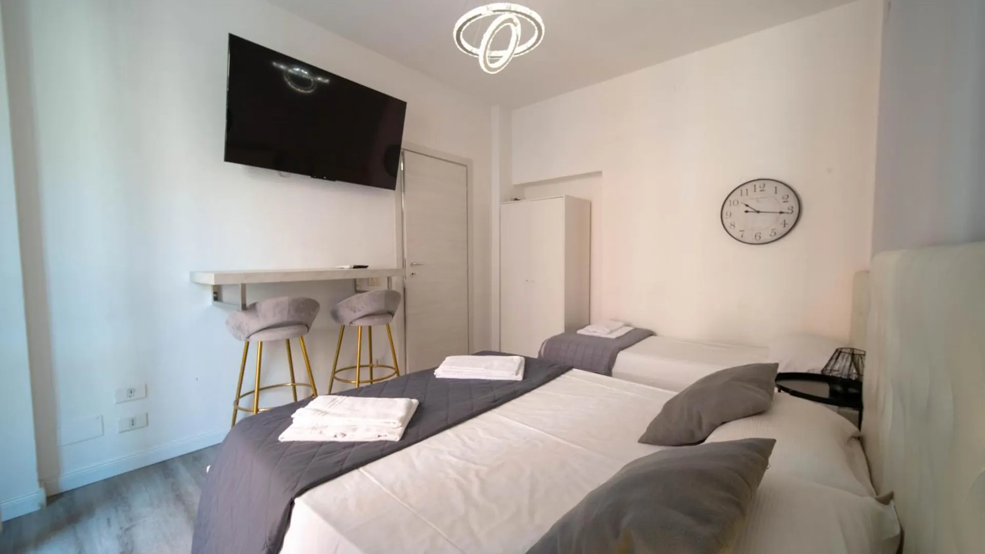 Destiny Home 2 Verona Piazza Isolo contacts
